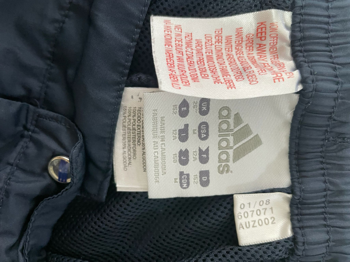 Adidas pantaloni scurti                            152 [3]