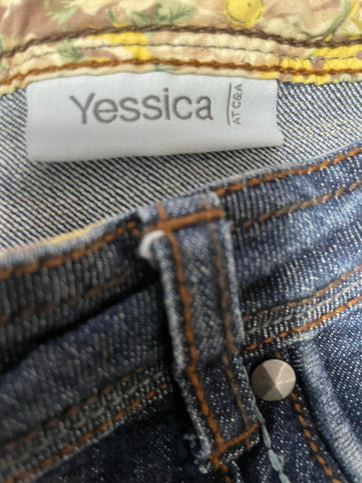 Yessica blugi                       M [3]