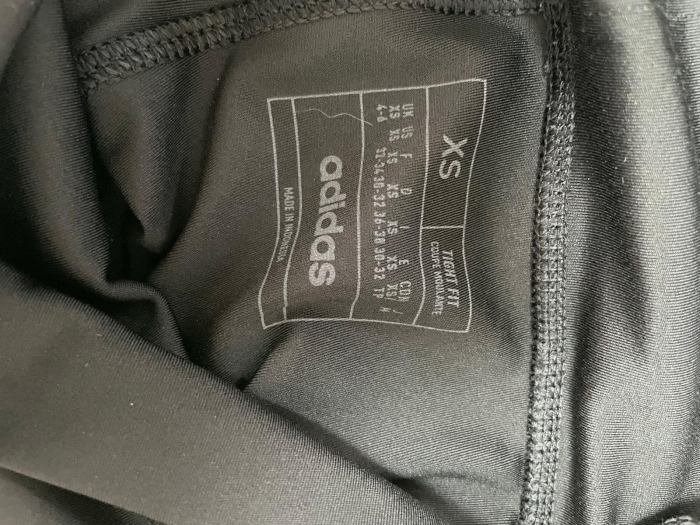 Adidas pantaloni scurti                          XS [3]