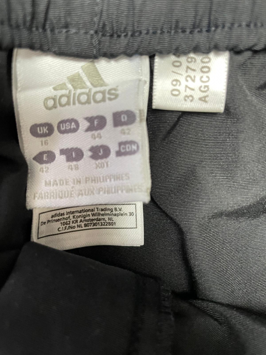 Adidas pantaloni scurti                          XL [3]