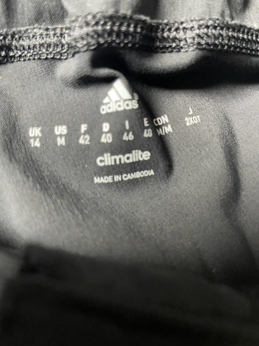 Adidas pantaloni scurti                        L [3]