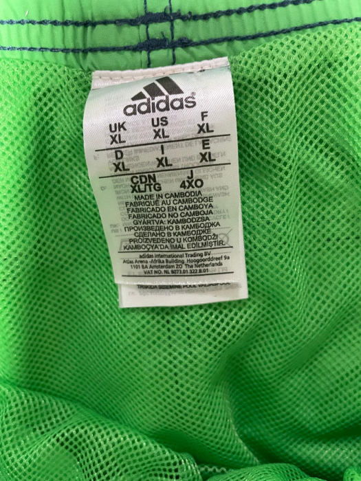 Adidas pantaloni scurti                          XL [3]