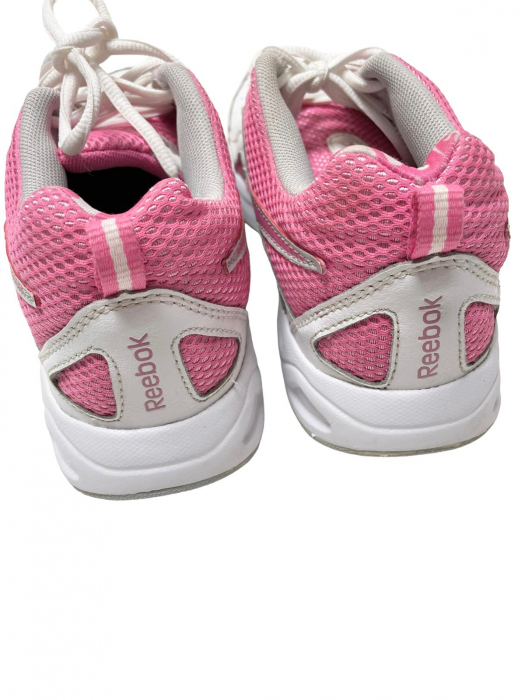 Reebok adidasi                        39,5 [3]