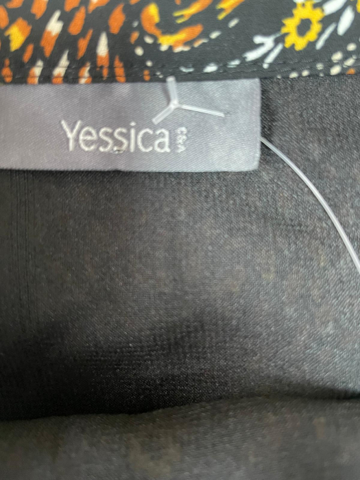 Yessica fusta                          M [3]