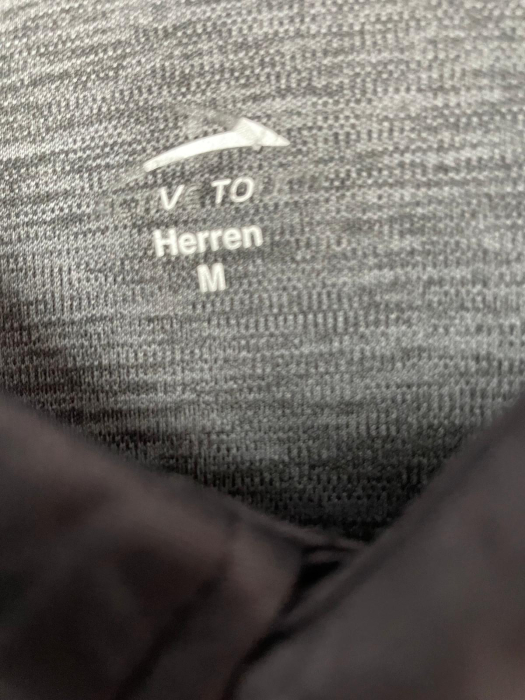 Tricou                      L [3]