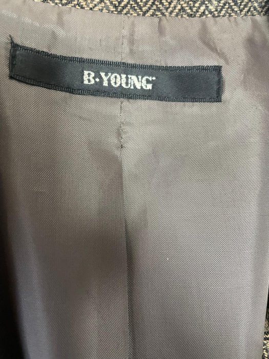 B-Young sacou                            M [3]