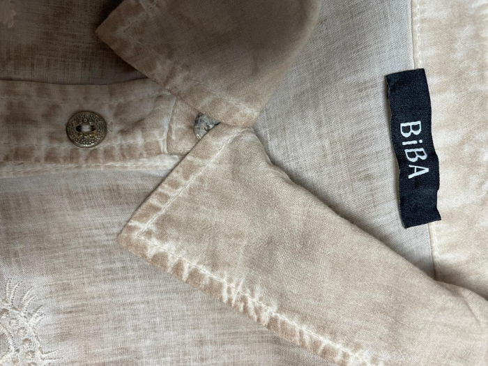 Biba camasa                    M [3]