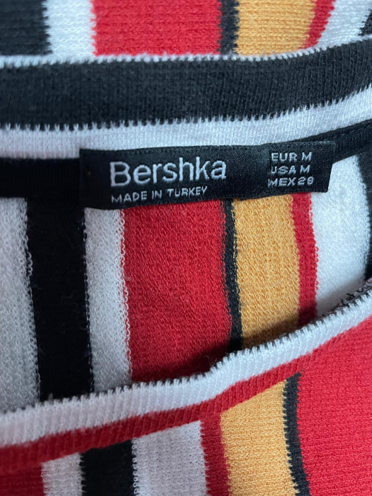 Bershka pulover                        M/L [3]