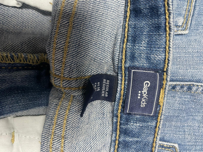 Gap fusta                           14 ani [3]