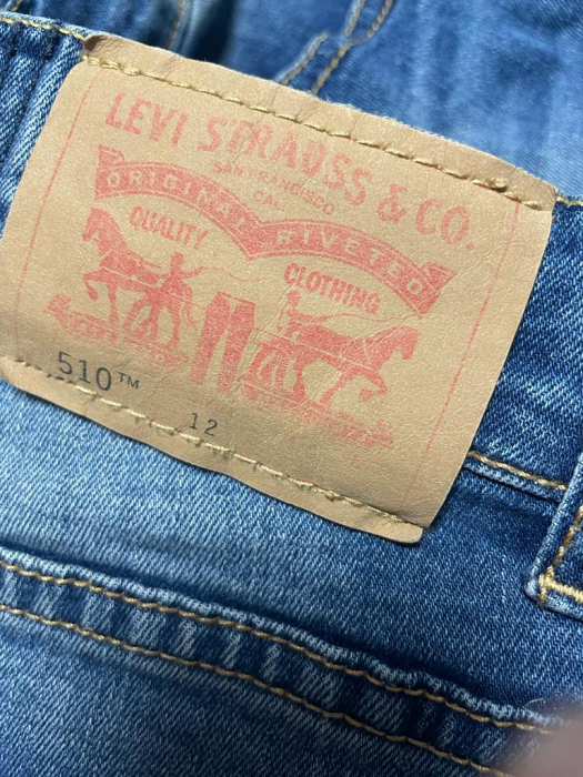 Levis blugi                        12 ani [3]