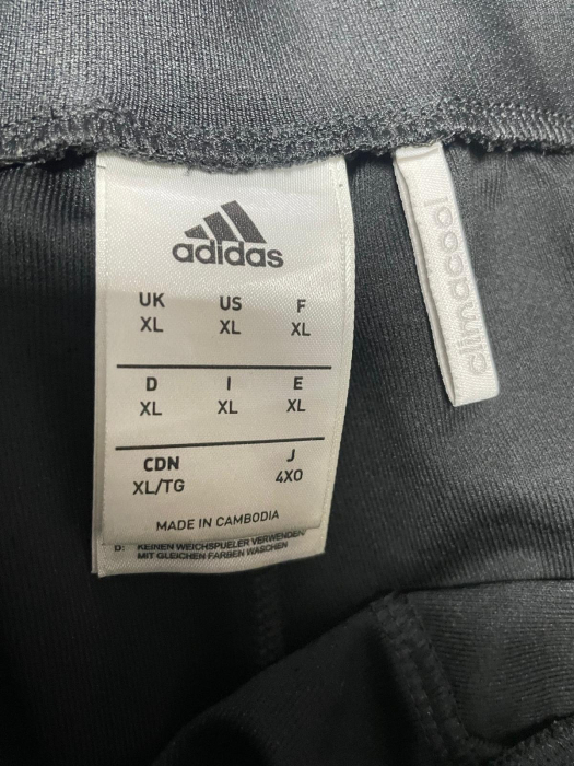 Adidas pantaloni scurti                        XL [3]