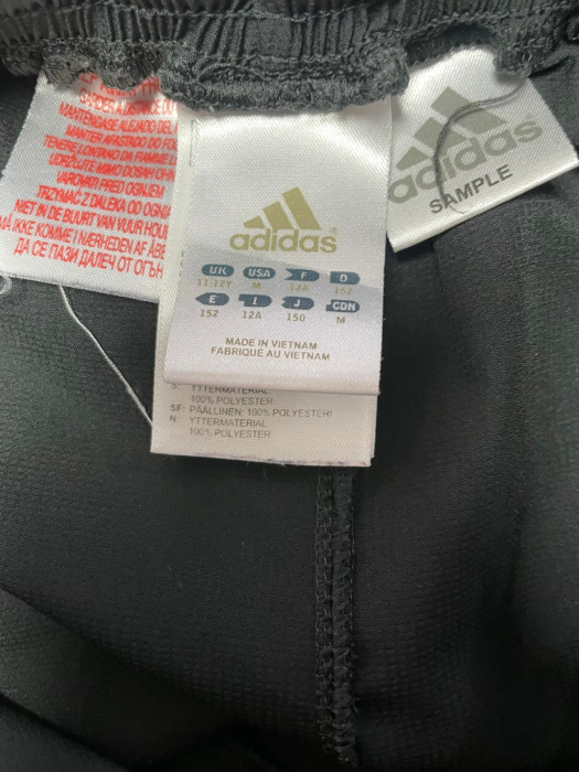 Adidas pantaloni scurti                               152 [3]