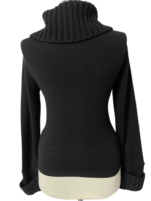 Pulover                      XS [2]