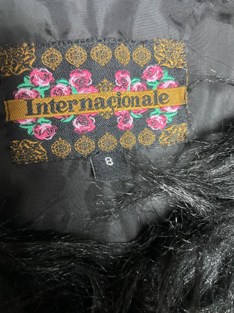 Internationale vesta blana                             S [2]