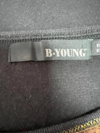 B-Yong bluza                      M [2]