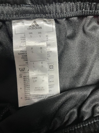 Adidas pantaloni scurti                        S [2]