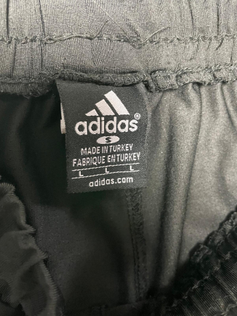 Adidas pantaloni scurti                       S [2]