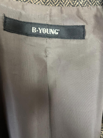 B-Young sacou                            M [2]