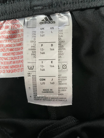Adidas pantaloni scurti                      164 [2]
