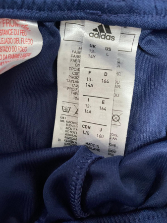 Adidas pantaloni scurti                           164 [2]