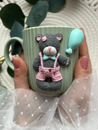 Căni decorate cu FIMO - Cană decorată cu ursuleț gri