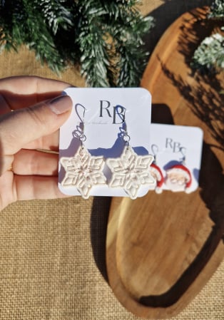 Holly Jolly - Cercei Snowy whispers