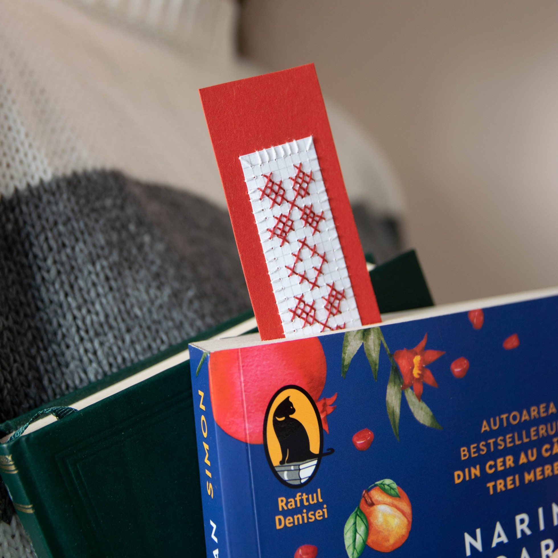 Devino un creator de emoție și frumos, făurește-ți propriul semn de carte brodat manual!