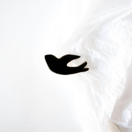 BROȘE - Broșă - Pasăre măiastră-n zbor(cu aripi închise, neagră)