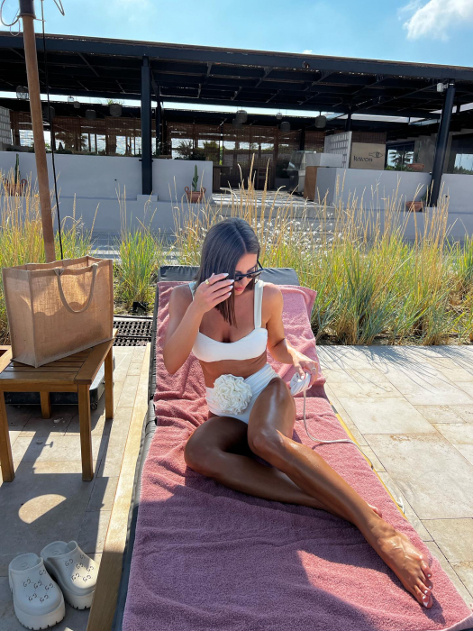 Costum de baie 2 piese alb cu floare Obsessed [5]