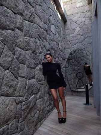 Rochie mini mulata cu trandafiri neagra Katya [2]