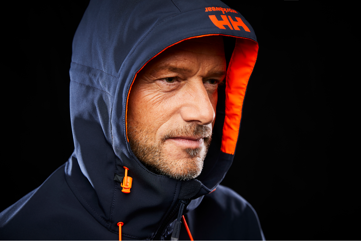 Jacheta de lucru Helly Hansen Chelsea Evolution Softshell: confort si protectie in orice conditii
