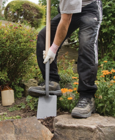 Cazma ingusta cu lama otel carbon cu epoxy, coada lemn, maner T lemn, Spear & Jackson Neverbend [1]