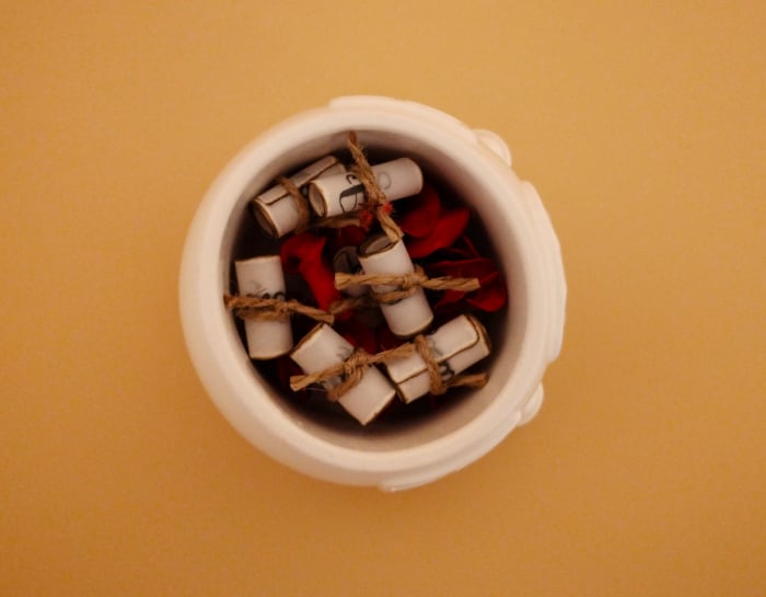 Scrisoare de la Moș Crăciun pentru copii - mesaj scris pe bilețele din hârtie de calc, în căsuță din praf ceramic [6]