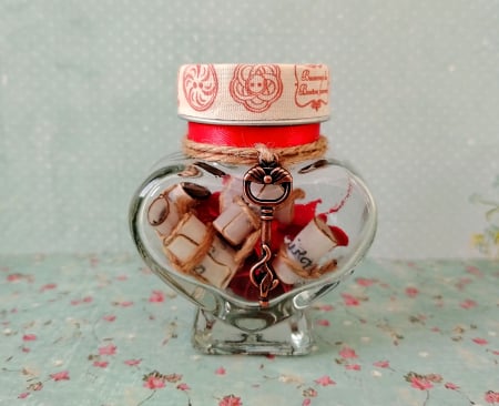 Scrisori cadou tip puzzle - bilețele în mini-borcane - Scrisoare cadou pentru iubită - tip puzzle în mini-borcan inimă