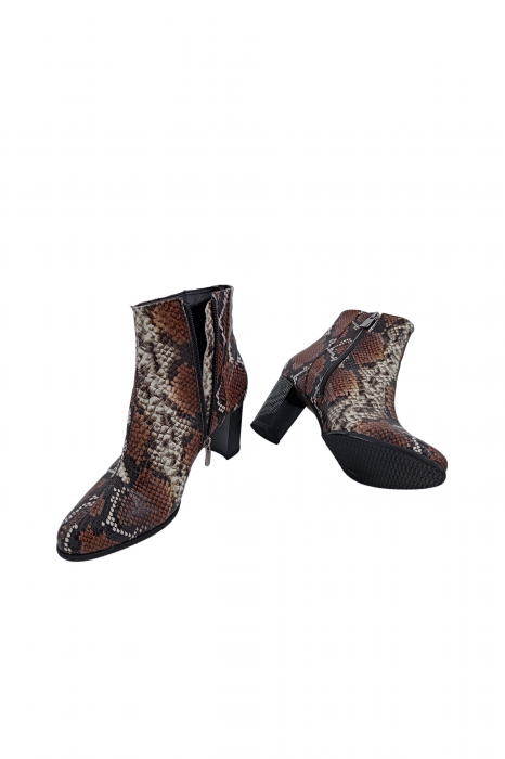 Botine damă eleganți, piele naturală, vârf migdalat, toc gros, imprimeu șarpe maro. [5]