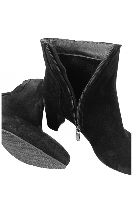 Botine damă eleganți, piele naturală întoarsă, vârf ascuțit, toc gros îmbrăcat, negru. [4]