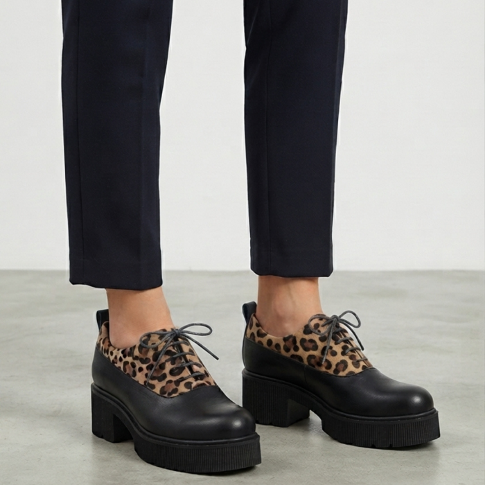 Pantofi moderni din piele naturală cu imprimeu leopard mat – talpă masivă neagră [6]