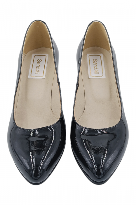 Pantofi damă eleganți, piele lăcuită, vârf migdalat, toc gros îmbrăcat, negru. SANDALI [4]