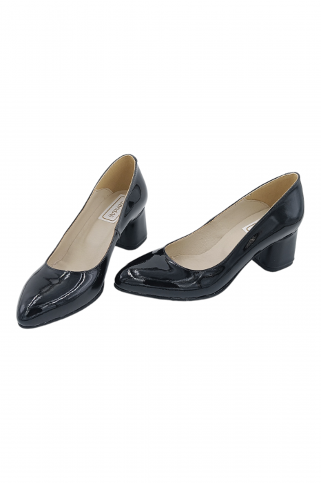 Pantofi damă eleganți, piele lăcuită, vârf migdalat, toc gros îmbrăcat, negru. SANDALI [5]
