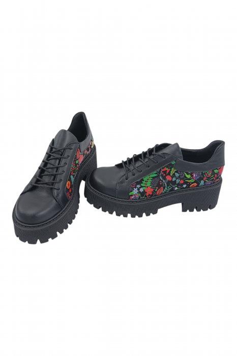 Pantofi damă, piele naturală, talpă cu striații, cu imprimeu traditional floral, negru [5]