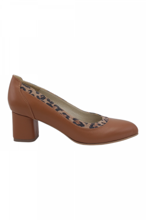 Pantofi damă - Pantofi damă eleganți, piele naturală, vârf migdalat, toc gros, imprimeu leopard, bej închis.