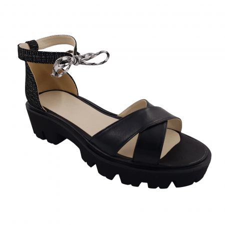 Sandale fara toc - Sandale dama fara toc, piele naturala, doua barete incrucisate, sireturi alb negru, talpa usoara, crampoane, imprimeu negru cu puncte albe, Sandali