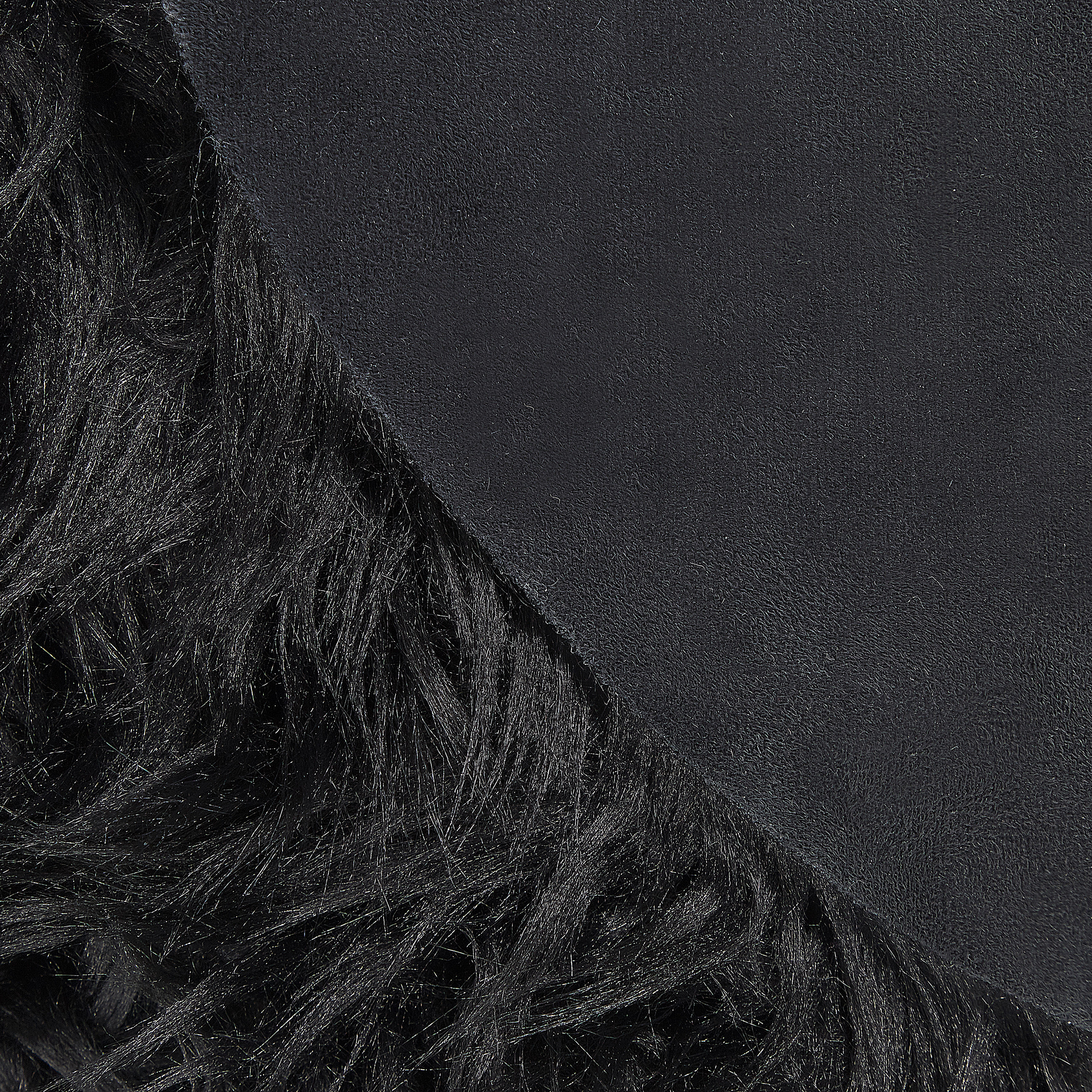 Faux fur rug MAMUNGARI black 60 x 180 cm [5]