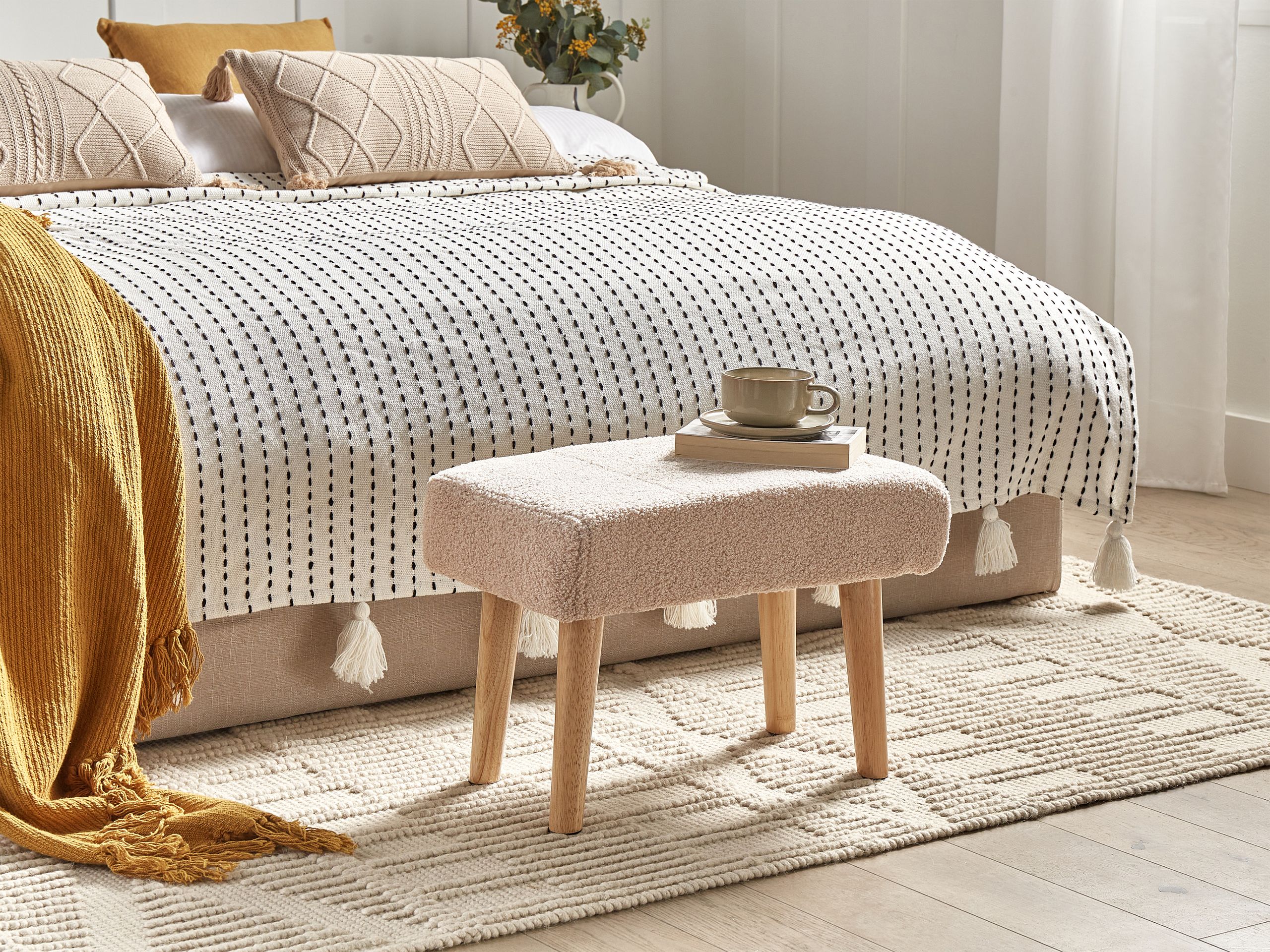 Scaun taburet TAKOMA Boucle Bej deschis [1]