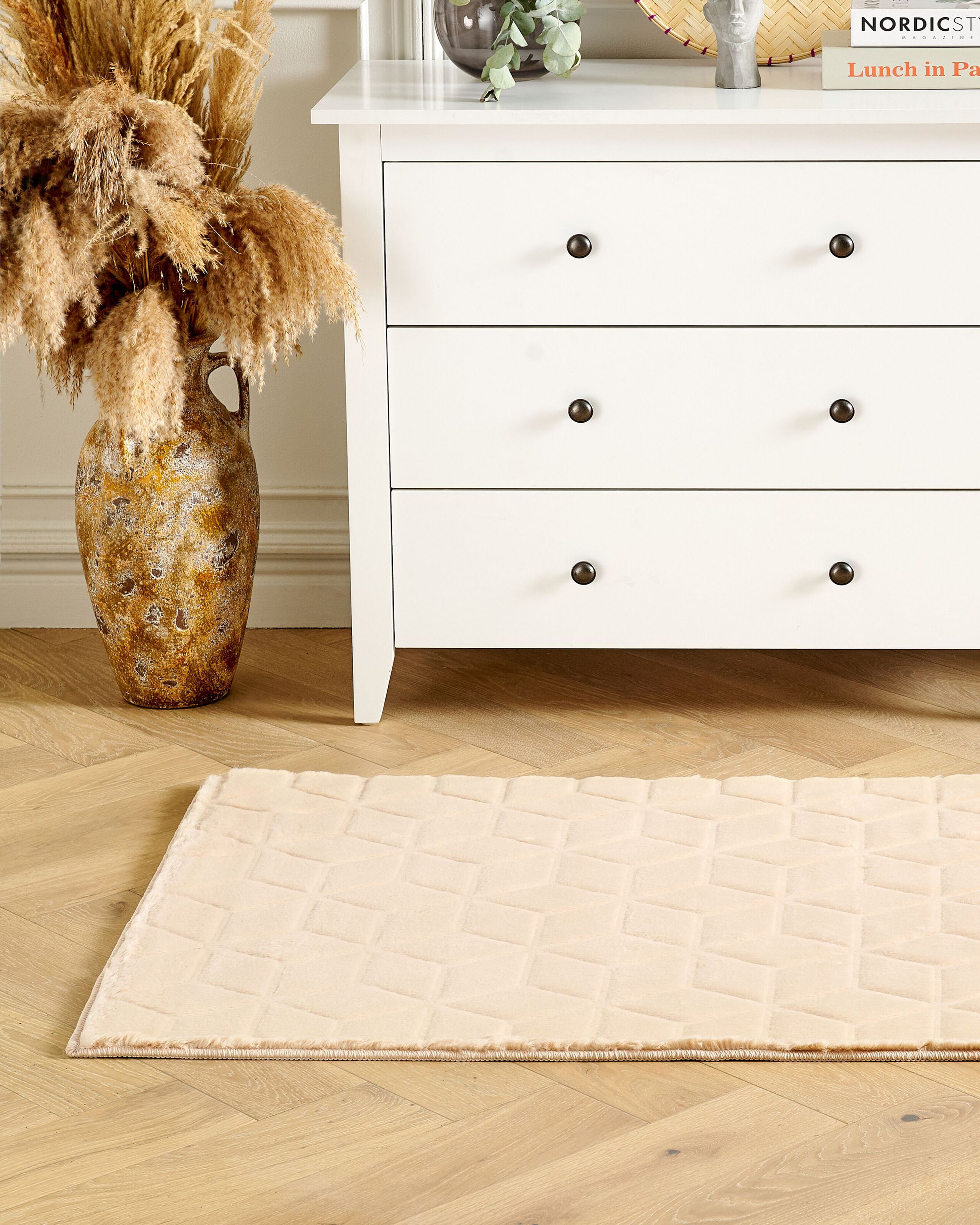 Covor cu fir lung - THATTA Beige faux fur rug 80 x 150 cm