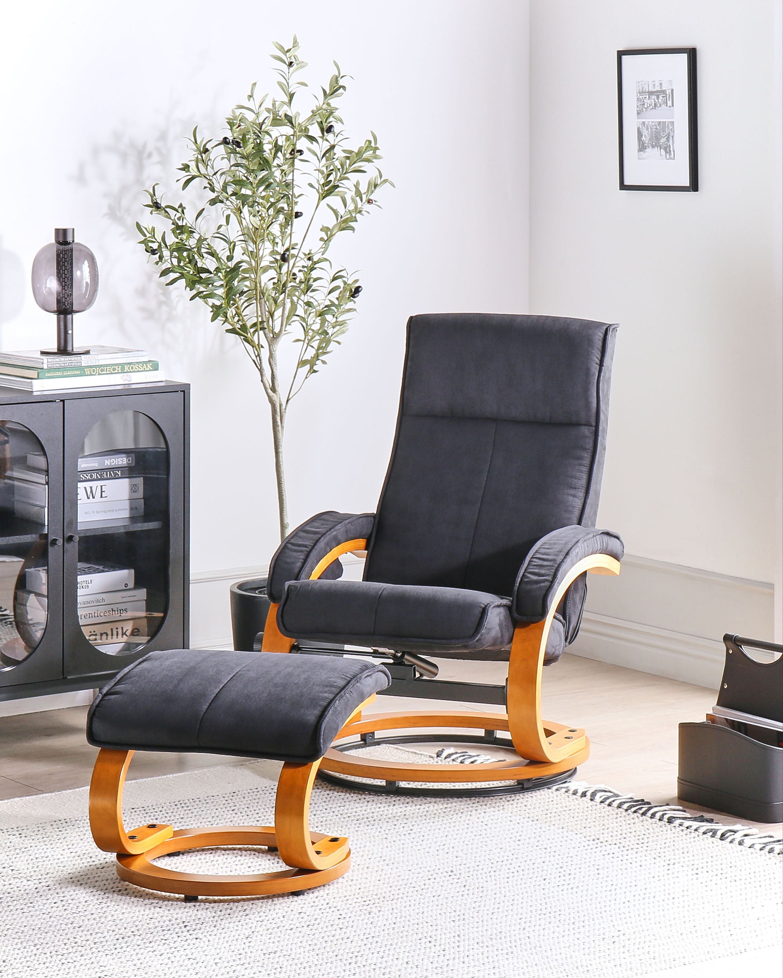 HERO massage armchair with stool Black [1]