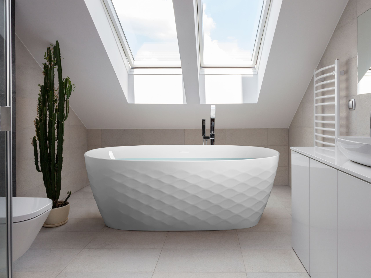 Freestanding bathtub CHUBUT 170 x 80 cm White [1]