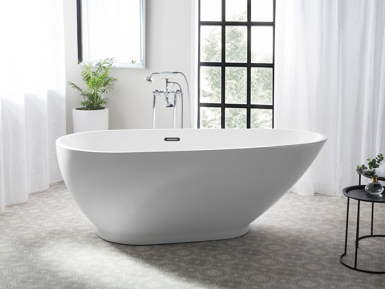 Freestanding bathtub GUIANA 173 x 82 cm White [1]