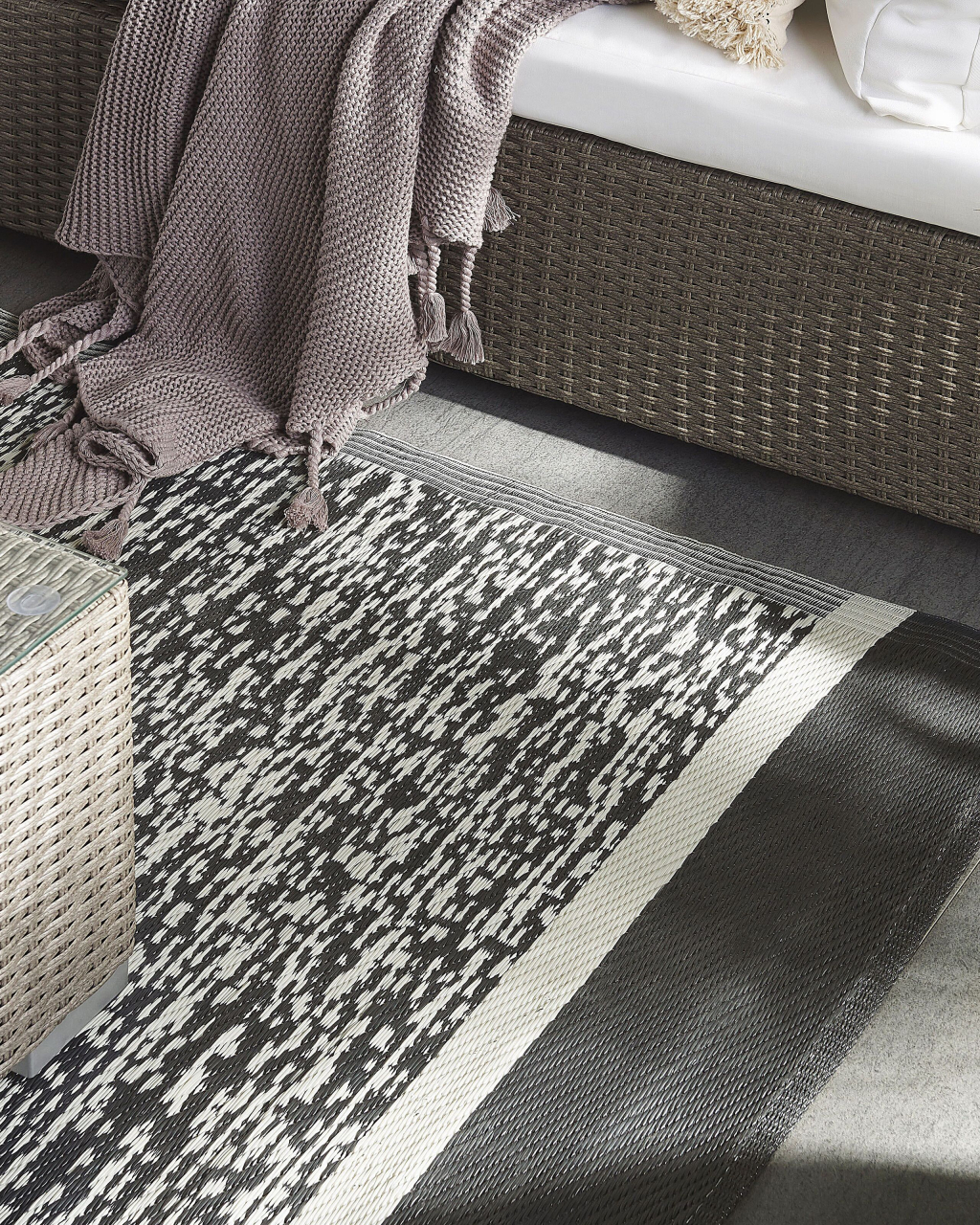 Outdoor rug BALLARI Black 120 x 180 cm [1]