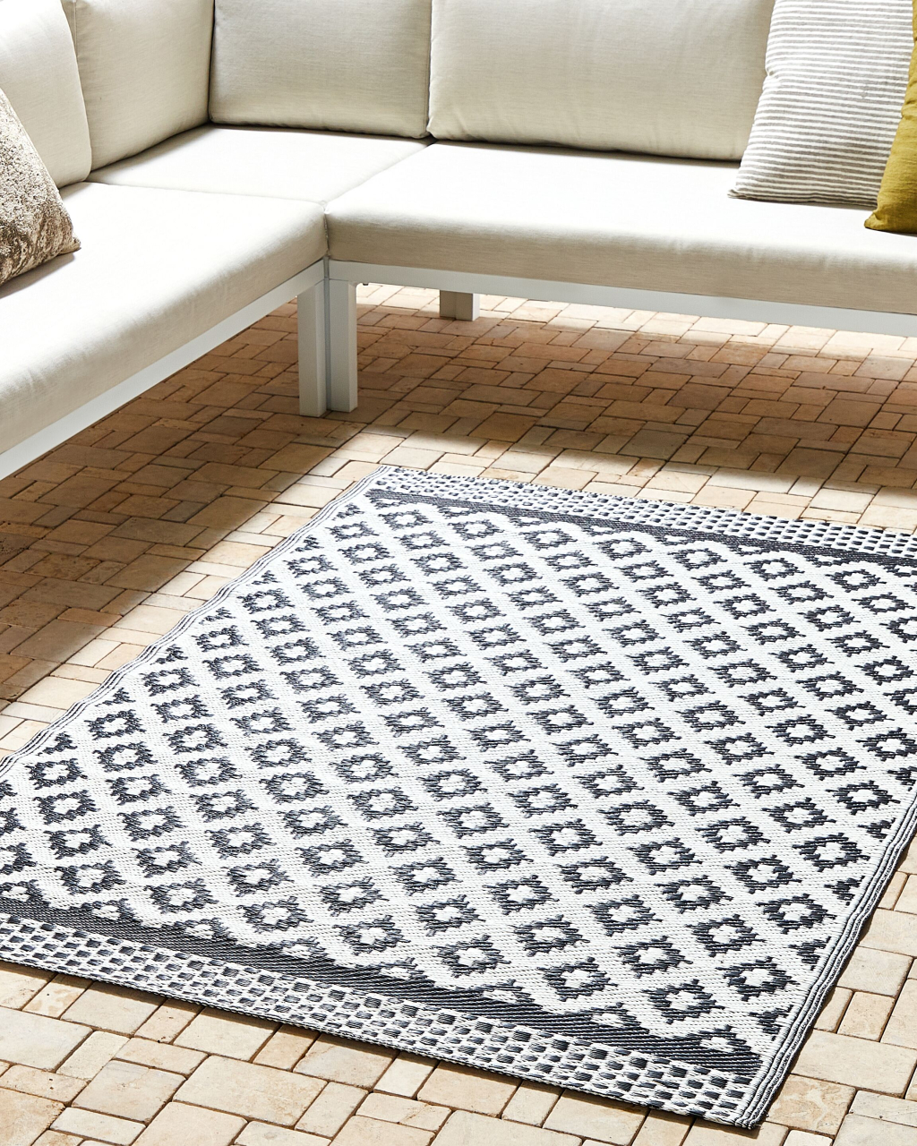 THANE Outdoor Rug Black 120 x 180 cm [1]